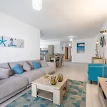 Modern 3br W Terrace Near Beaches & Restaurants By Quicktrips 公寓 *