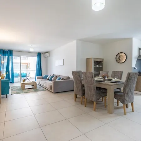 Modern 3br W Terrace Near Beaches & Restaurants By Quicktrips