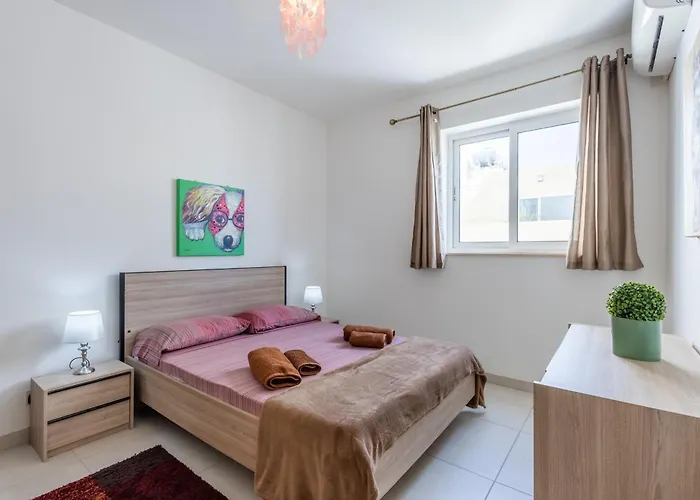 Modern 3br W Terrace Near Beaches & Restaurants By Quicktrips