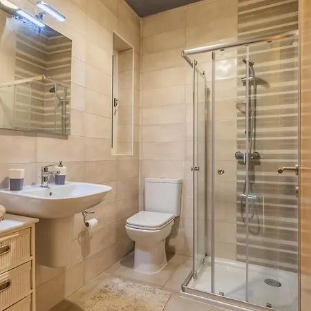 شقة Modern 3br W Terrace Near Beaches & Restaurants By Quicktrips *